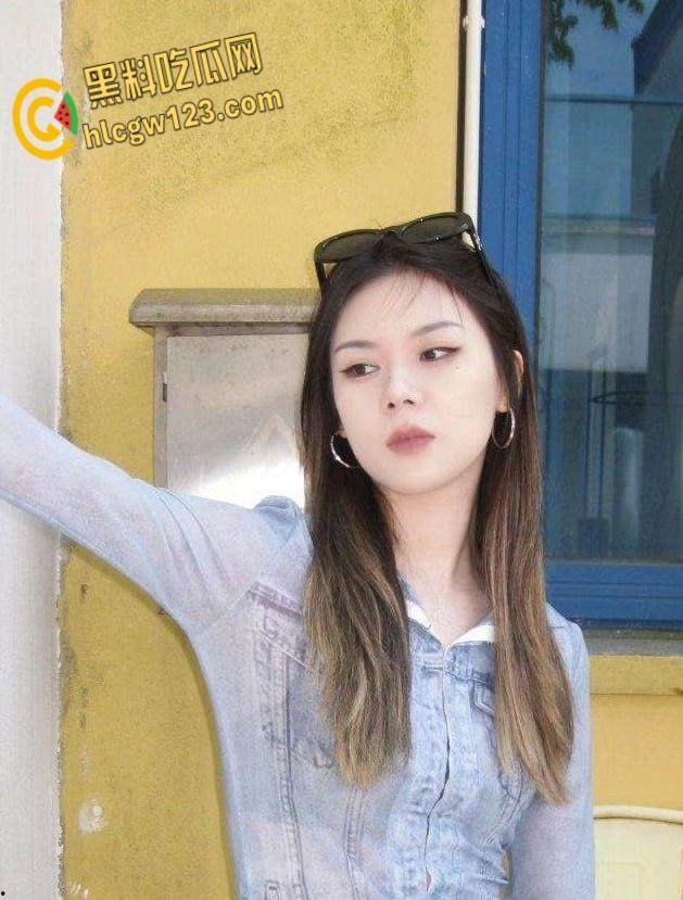 00后模特【蒯欣欣】清纯T台变情趣野猫，白虎肥臀后入，娇喘勾魂内射还想再来一炮!-1