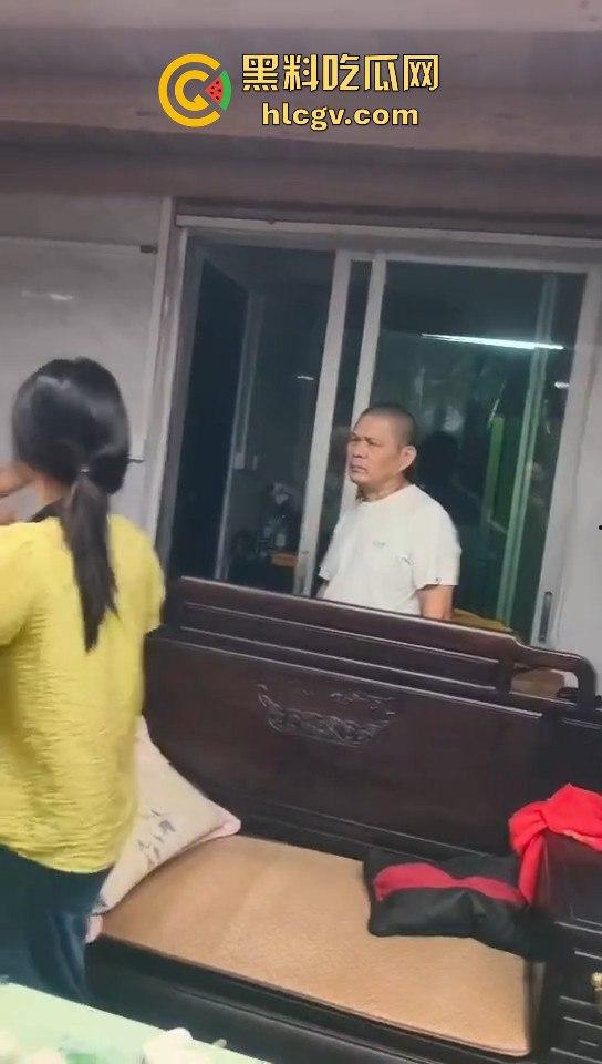 男子骚扰别人家儿媳妇，结果公公直接找上门！据说还是个老师，这年头老师都这么饥渴？-5