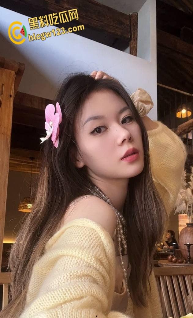 00后模特【蒯欣欣】清纯T台变情趣野猫，白虎肥臀后入，娇喘勾魂内射还想再来一炮!-4