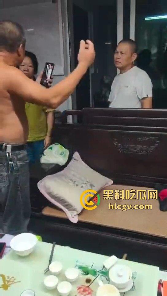 男子骚扰别人家儿媳妇，结果公公直接找上门！据说还是个老师，这年头老师都这么饥渴？-7