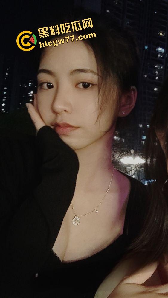 南宁甜美女老师【柳林依】白天教书育人，晚上换粉嫩穿搭被炮友操到嗷嗷叫，反差骚货天花板！-1