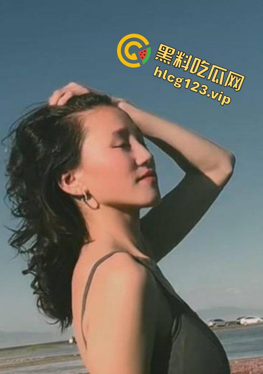 蒙古国友人酒后激情上演车震，少妇肥臀在车内被狂肏，视频曝光引发全网热议！-3