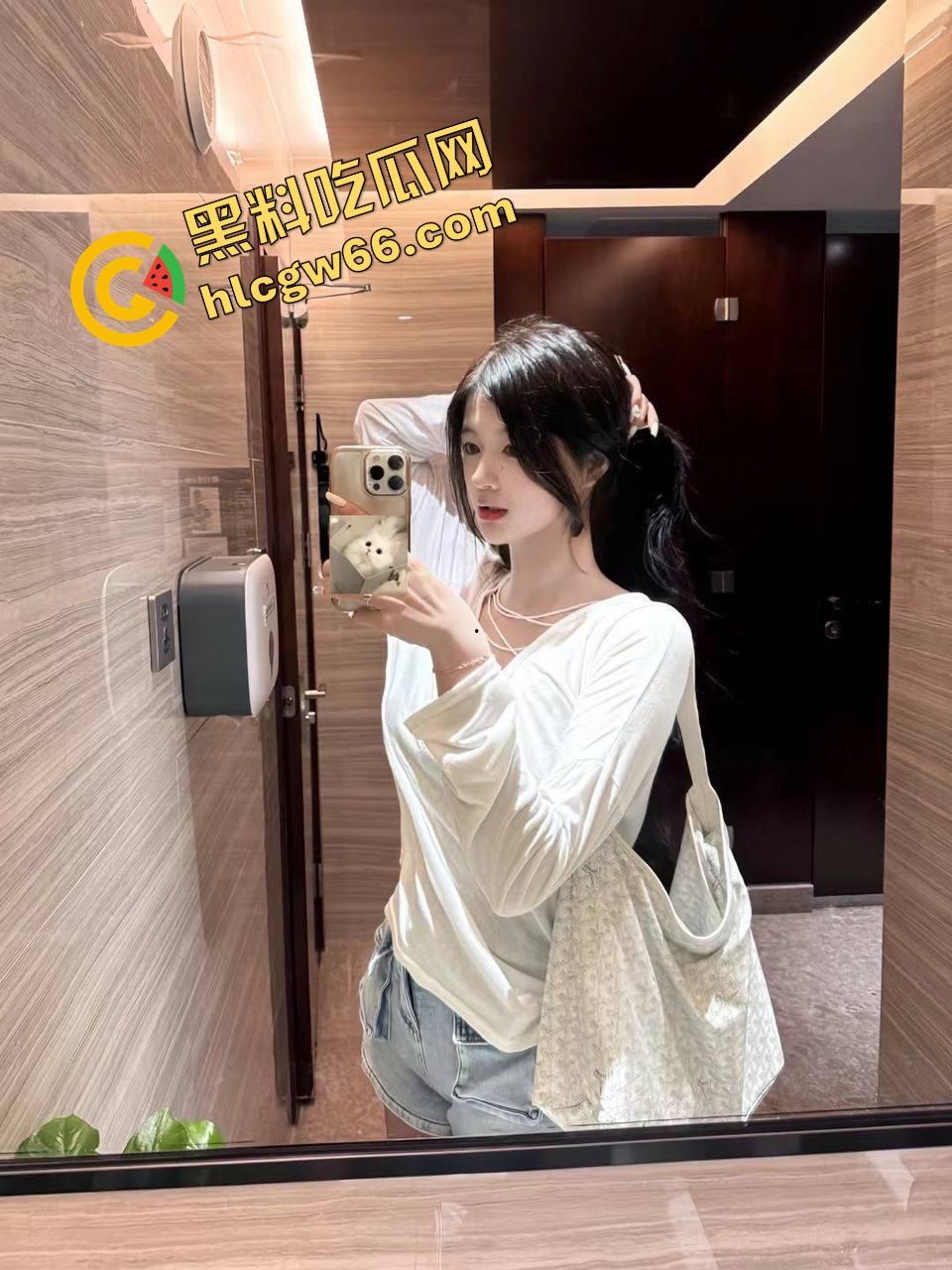 瓜友分享周六黑丝骚母狗副驾上车就让摸逼，黑丝真空淫叫连连，还没开到酒店鸡儿就硬得不行！-10