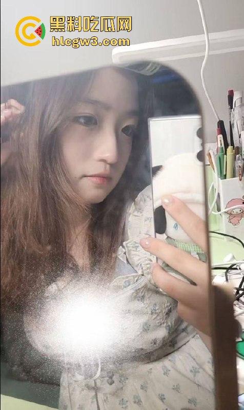 广西大专女学生【张可欣】私密视频外泄！学长曝光其吃鸡吧视频，女主疑受打击休学！-8