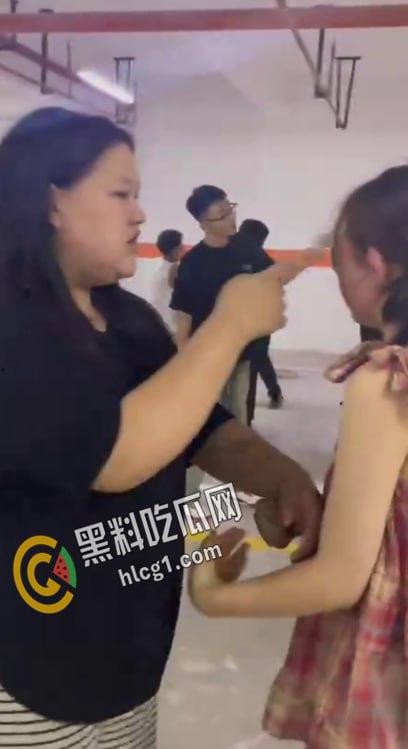 陕西省榆林市靖边县14岁女孩在小区地下车库被多人轮番霸凌羞辱不断扇耳光，我勒个恶魔波刚啊-4