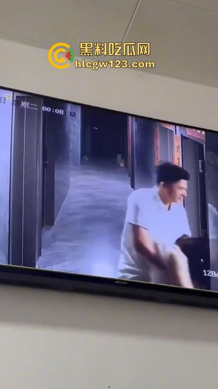 美女520当晚酒醉被两名男子捡尸 强行拖入酒店房间 轮奸2小时酒醒后才被救出 最终两人被拘！-3