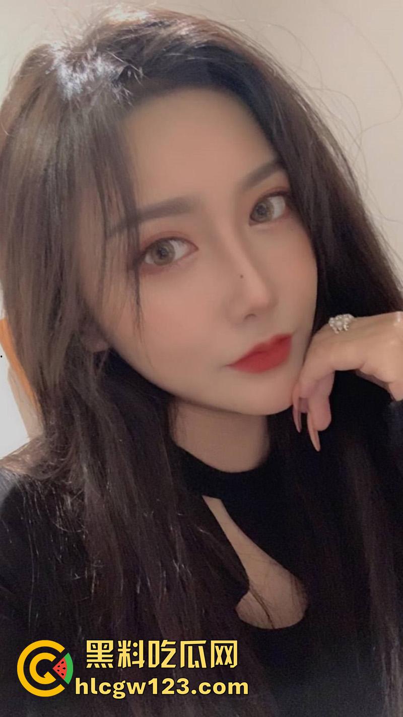 万人求洛阳人妻5P门事件，绿帽男主动献妻给兄弟，嫌弃人不够还叫来男技师，精彩群p太刺激了！-1