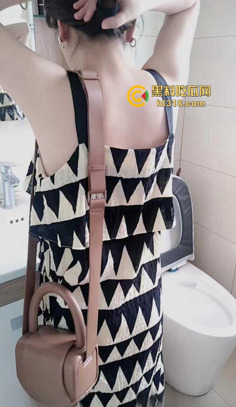 海角乱伦,终于让我逮到机会了,在厕所把准备出门的大嫂狠狠的猛操,憋了几天终于有发泄的地方了!-1