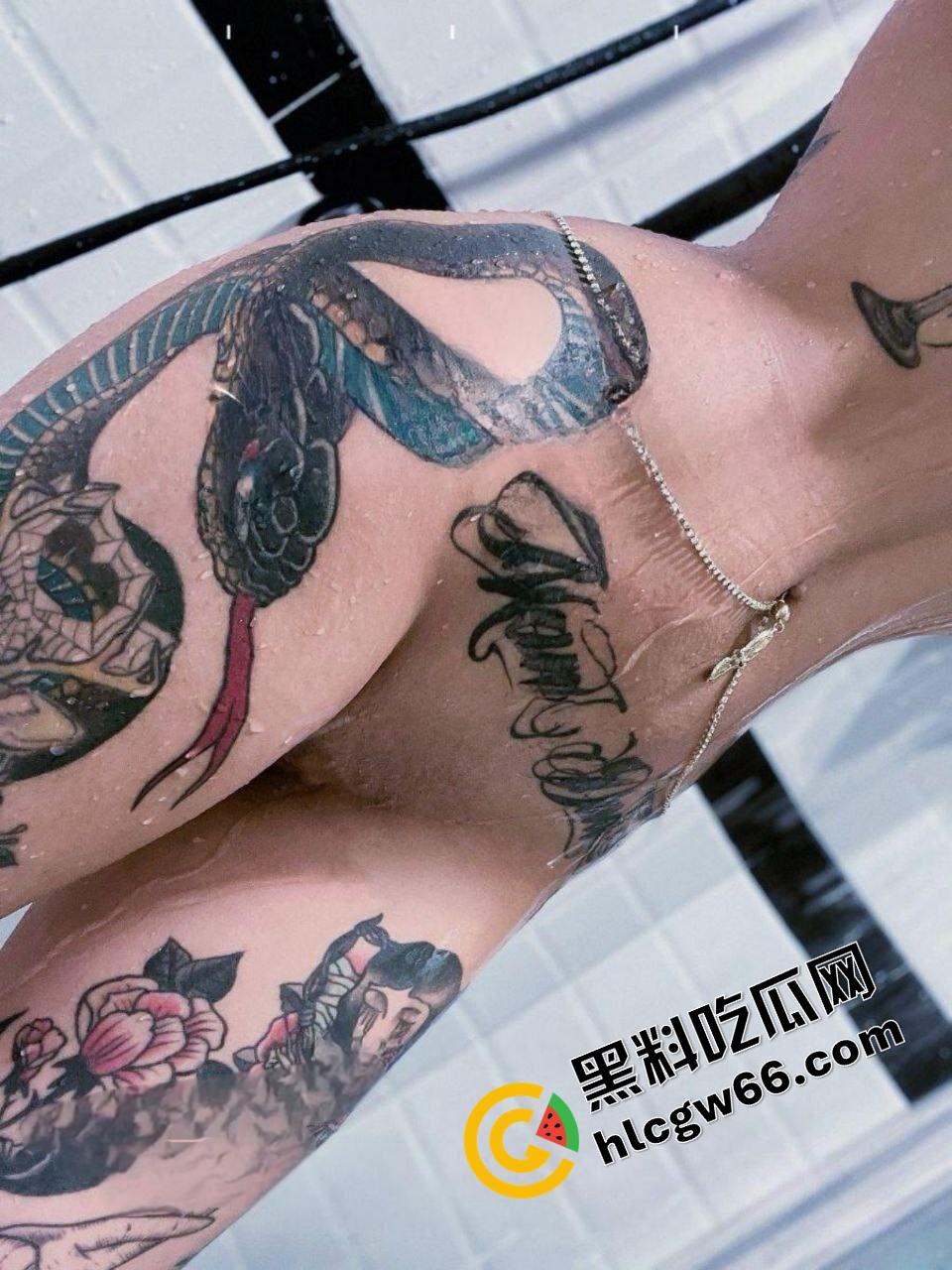 上海纹身女【海海海海海】舔鸡巴舔成笑话，发自慰片求打赏，结果被金主爆内射视频！-5