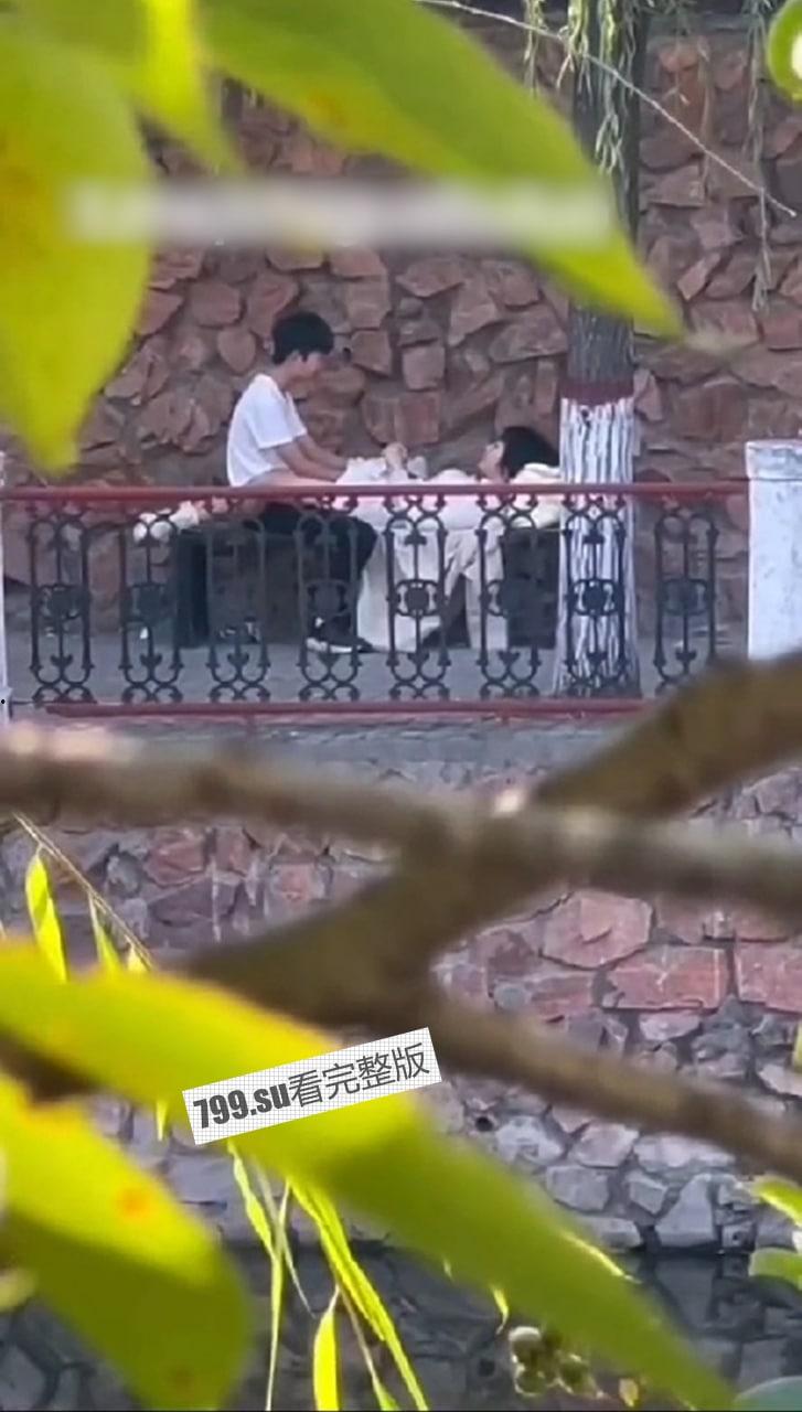 郑州 西亚斯学院 河边长板凳事件 传说中的贵族学院也一样玩的花-6