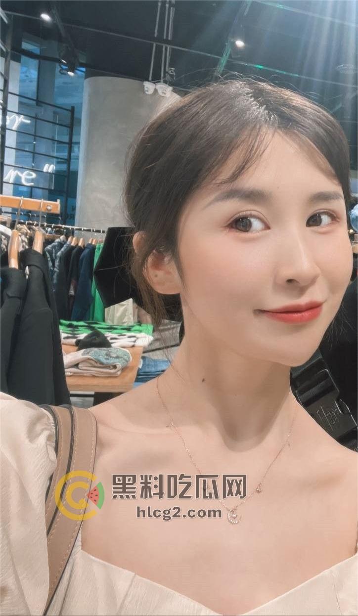 瓜友投稿：极品人妻「李晓玲」长年出差丈夫不在家，淫荡炮友分享让人咋舌-4