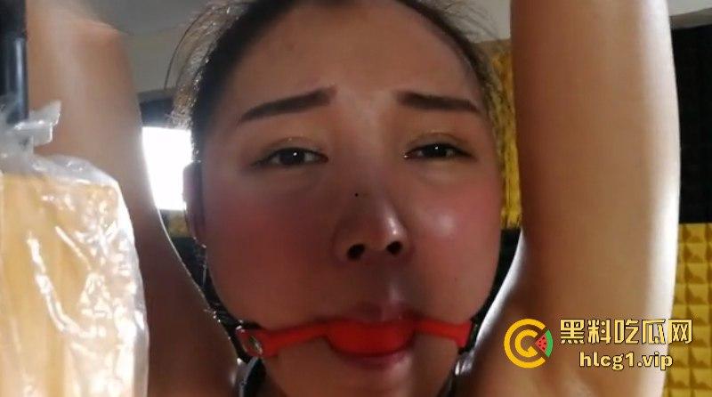 男：我J8硬了完全硬了 女：“硬你马勒戈壁”KK哥SM调教国模爱丽丝淫荡搞笑对白-11