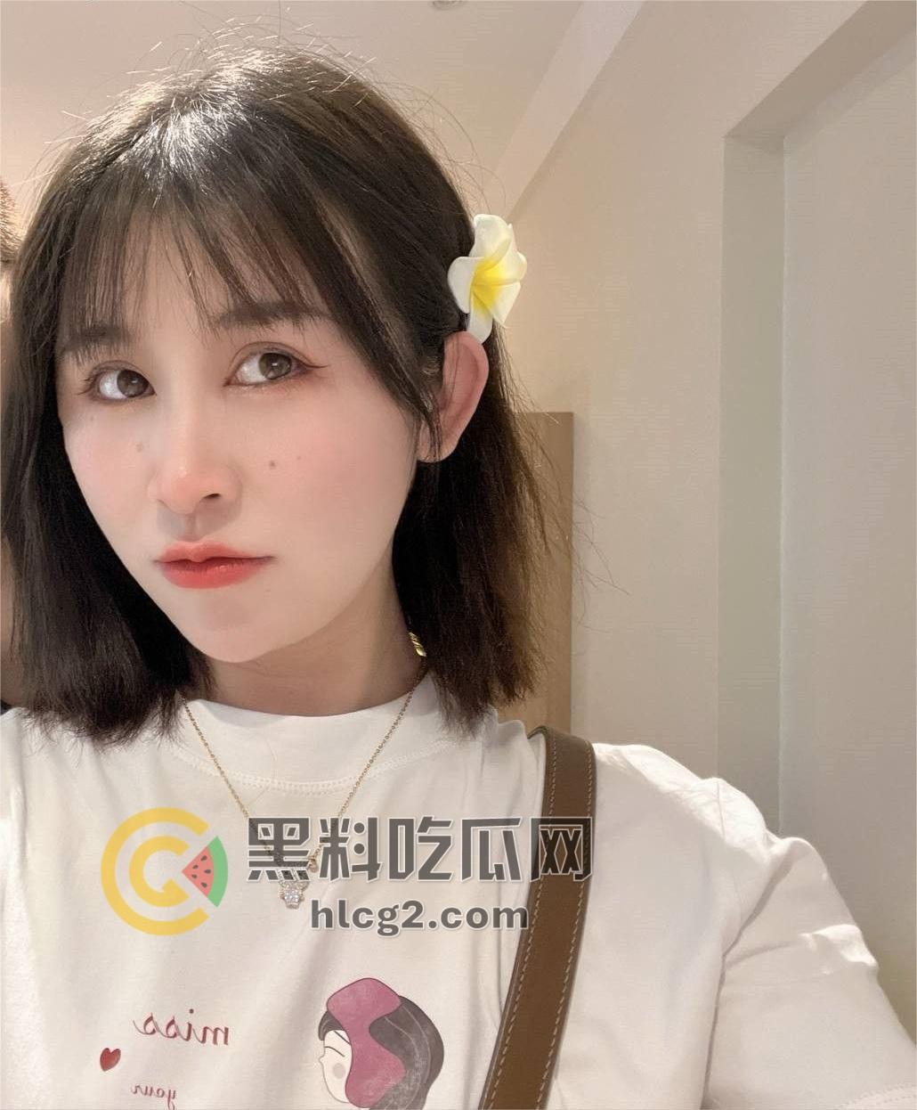 瓜友投稿：极品人妻「李晓玲」长年出差丈夫不在家，淫荡炮友分享让人咋舌-9