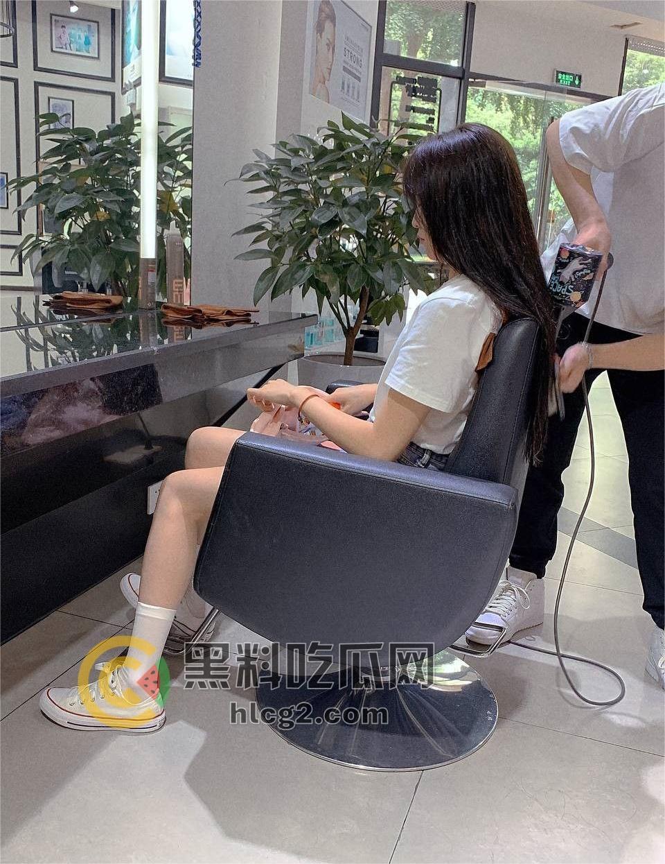 瓜友投稿：极品人妻「李晓玲」长年出差丈夫不在家，淫荡炮友分享让人咋舌-18