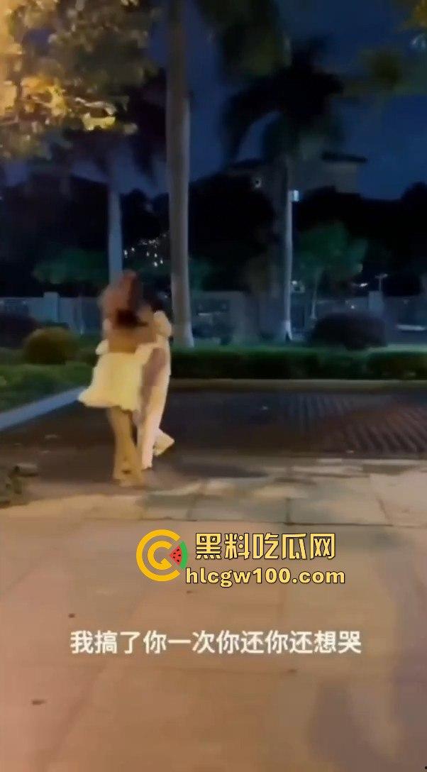 正宫当街殴打小三,边骂边动手暴力输出,女人间的撕逼毫不逊色男人!!-11