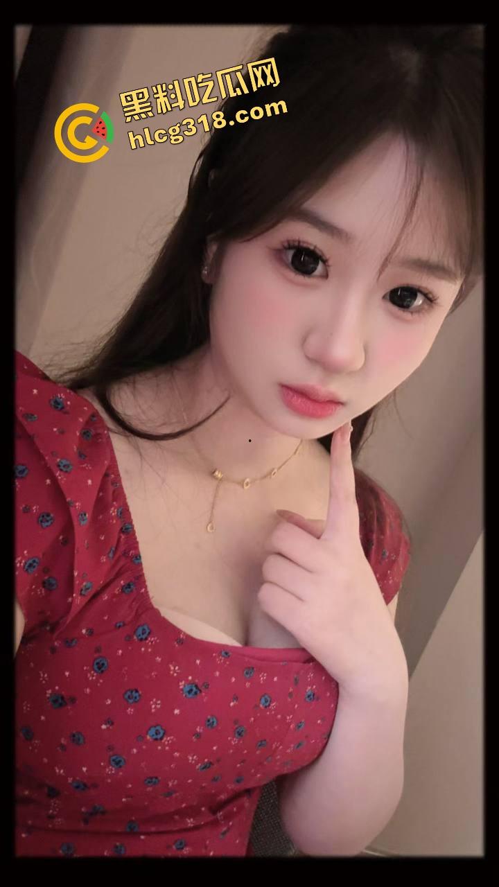 学生妹被金主包养玩成群交机器,3P起步5P封顶,钱到位随便上,有钱就能多人乱斗男友顶着绿帽加入!-2