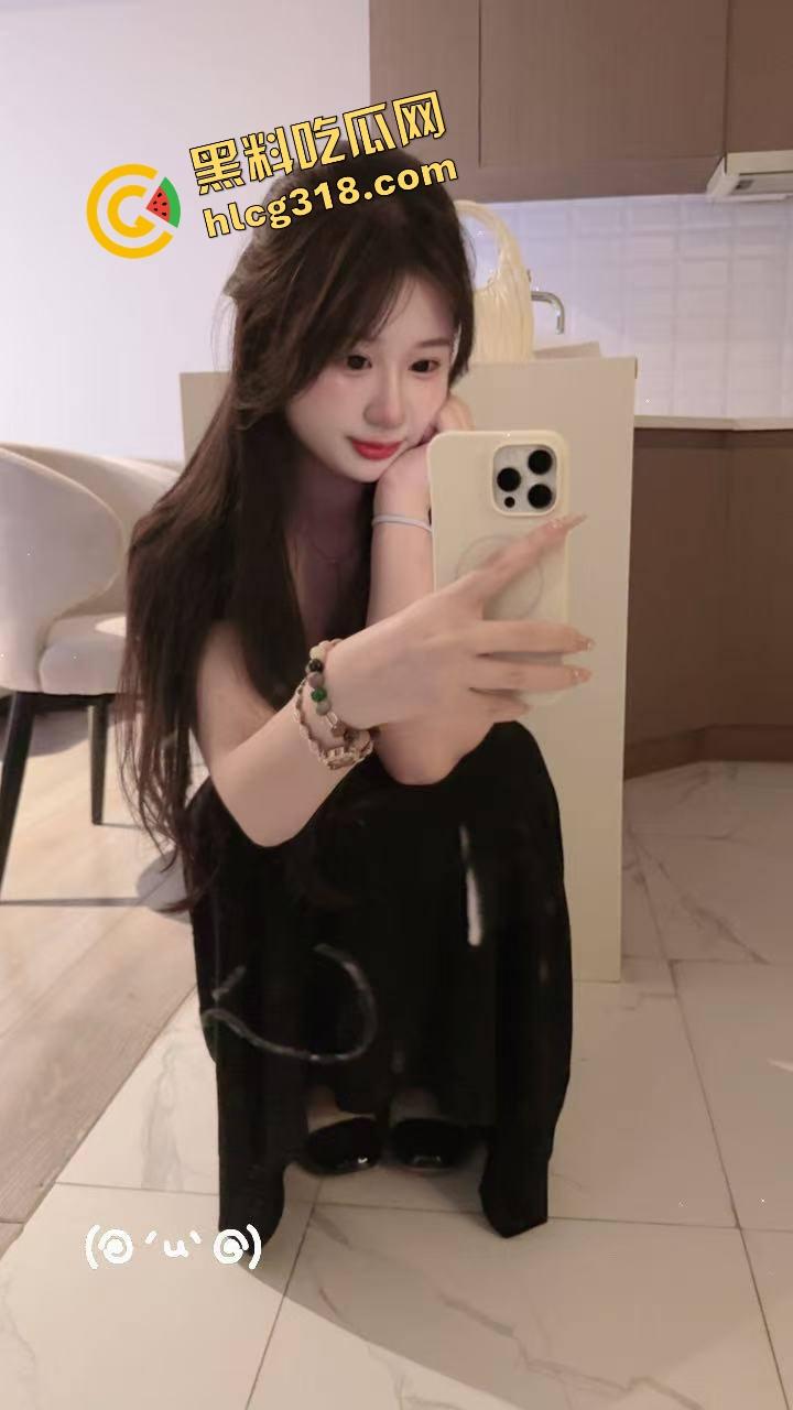 学生妹被金主包养玩成群交机器,3P起步5P封顶,钱到位随便上,有钱就能多人乱斗男友顶着绿帽加入!-6