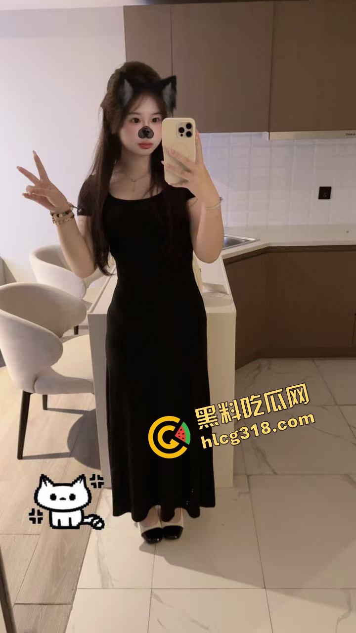 学生妹被金主包养玩成群交机器,3P起步5P封顶,钱到位随便上,有钱就能多人乱斗男友顶着绿帽加入!-8