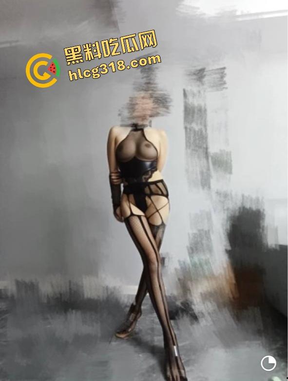 学生妹被金主包养玩成群交机器,3P起步5P封顶,钱到位随便上,有钱就能多人乱斗男友顶着绿帽加入!-11