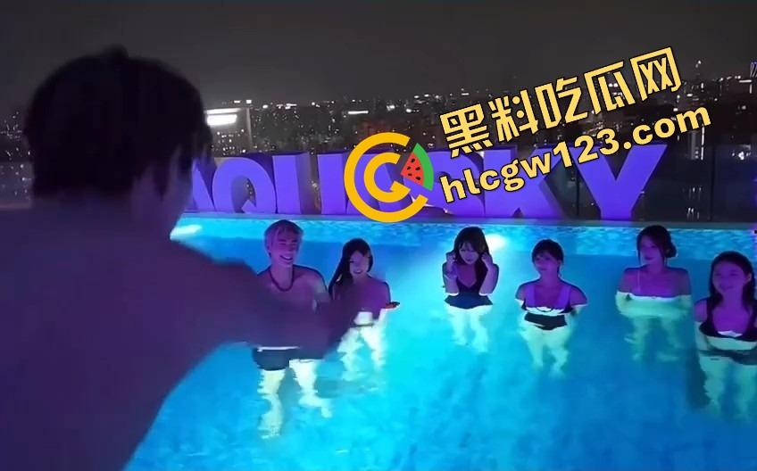 有钱人的游戏怎么玩?海南泳池派对套圈不套礼物套比基尼骚逼,一圈一个骚鸡,水面上全是浪叫声!-5