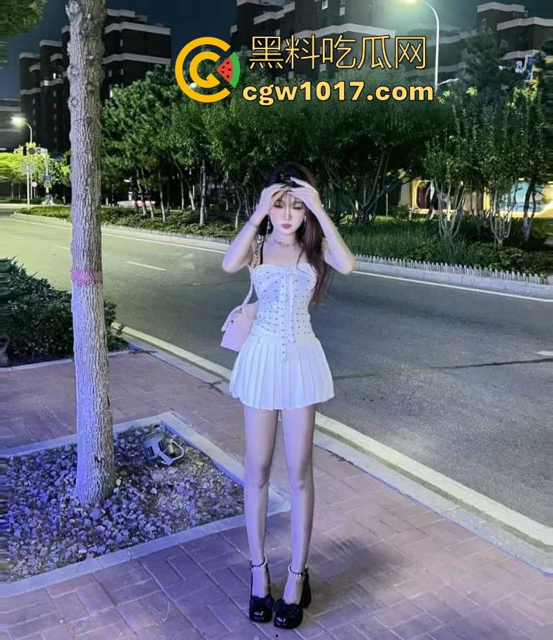 广东美术学院【李柒然】清纯女神秒变反差母狗,红唇裹住粗硬大屌,深喉跪舔,无套后入,不是一般的骚啊!-5