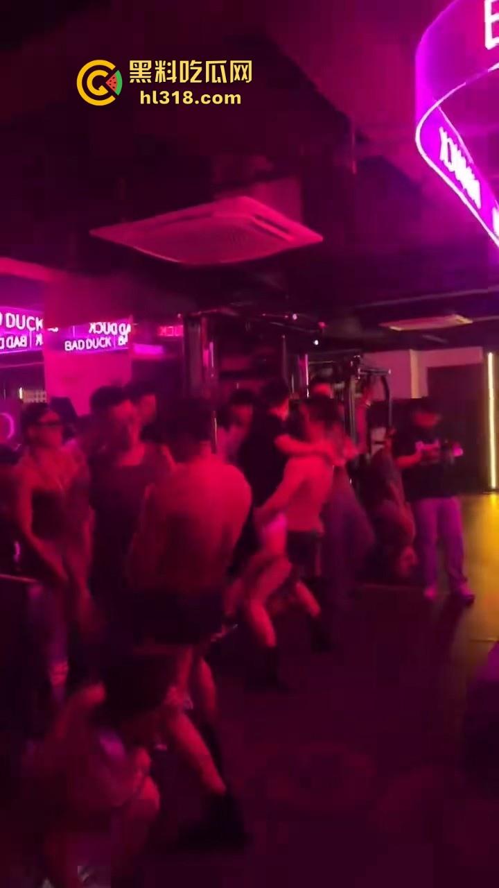 重庆江北区新开业了一家男士健身房,主打gay佬风,健身猛男教练在线指点,硬肛到底!-1