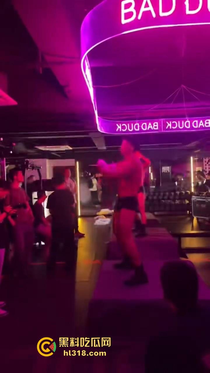 重庆江北区新开业了一家男士健身房,主打gay佬风,健身猛男教练在线指点,硬肛到底!-2