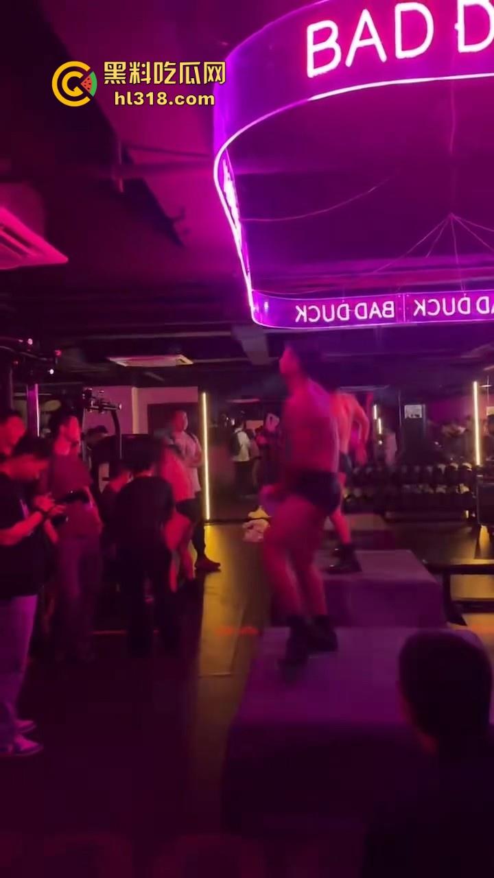 重庆江北区新开业了一家男士健身房,主打gay佬风,健身猛男教练在线指点,硬肛到底!-3