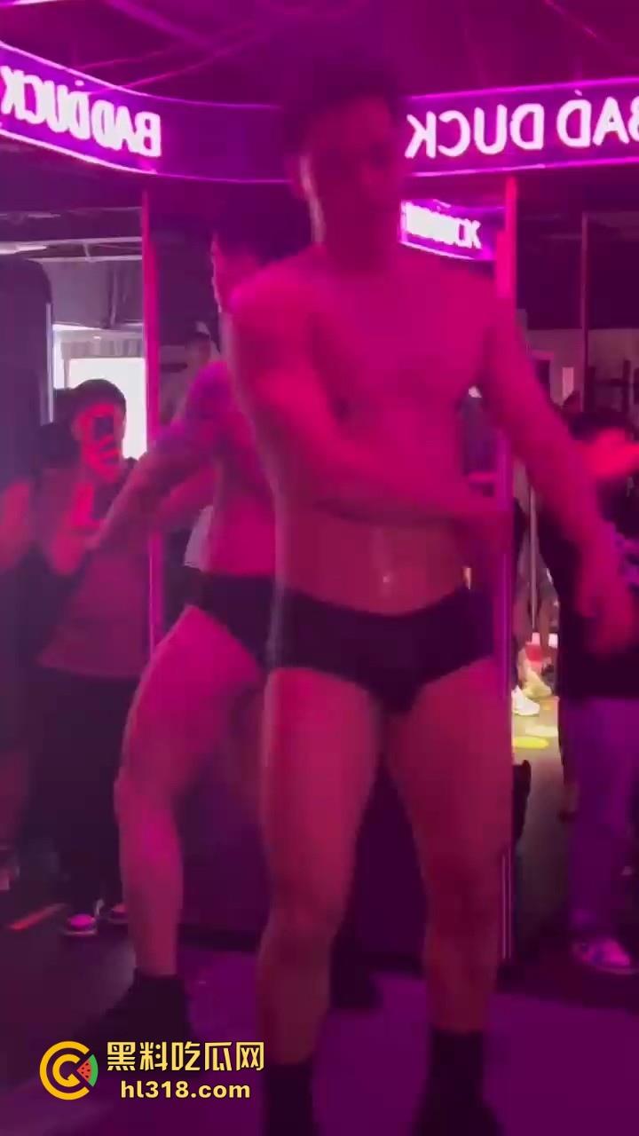 重庆江北区新开业了一家男士健身房,主打gay佬风,健身猛男教练在线指点,硬肛到底!-7