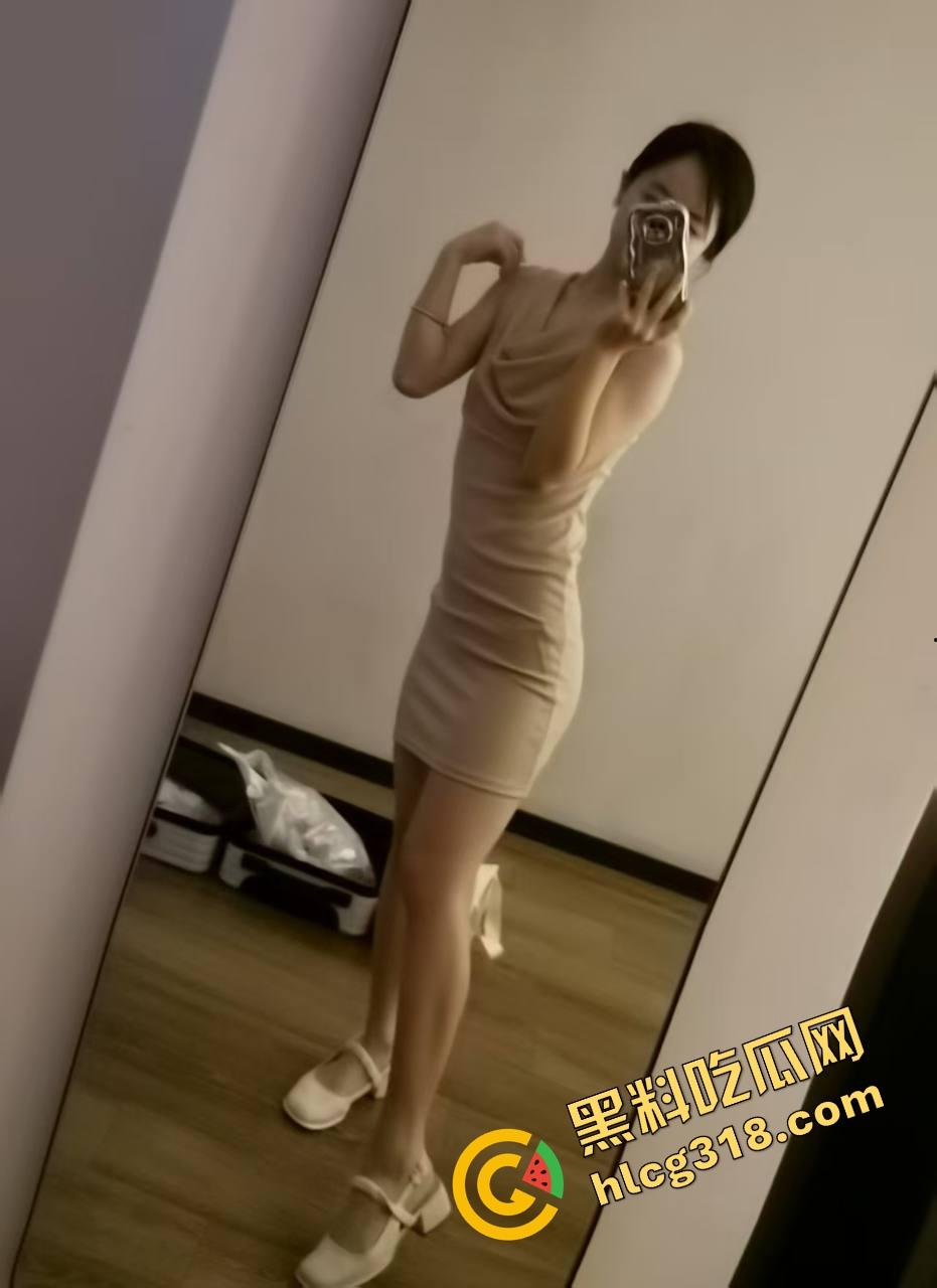 舔狗舔了三年舔成笑话,前女友『赵敏』装纯三年,嘴上说不想亲结果私下酒店含屌吞精!-2