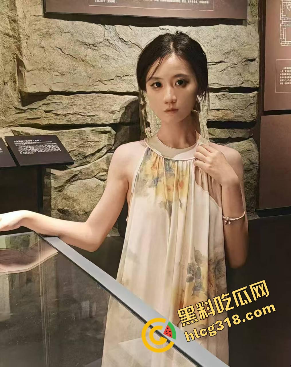 舔狗舔了三年舔成笑话,前女友『赵敏』装纯三年,嘴上说不想亲结果私下酒店含屌吞精!-4