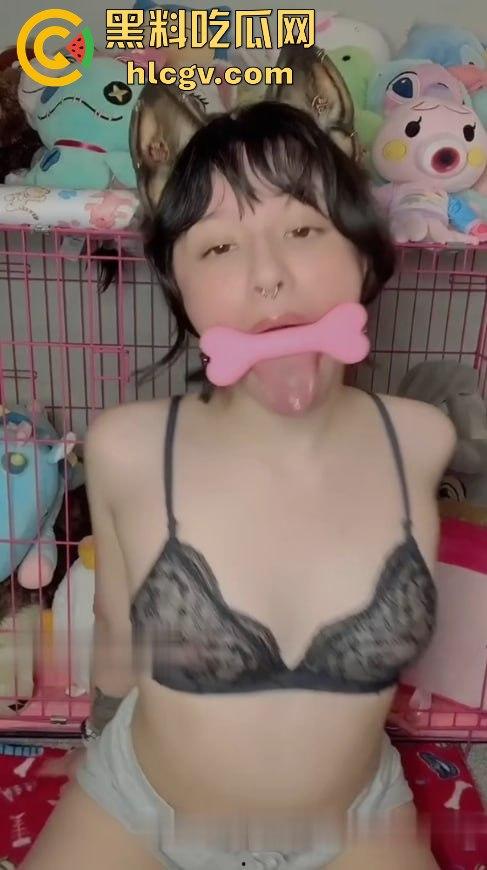 OnlyFans『Puppiloli』甘愿当笼中小母狗!被关笼子里口爆吞精娇喘不断,只爱当狗不爱做人!-13