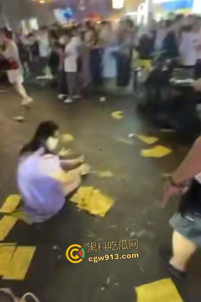 9月6日武汉江汉路车祸!苏A醉驾狂魔中元节化身人间杀器,冲撞行人,最少死伤七八个,是不是鬼上身了?-3