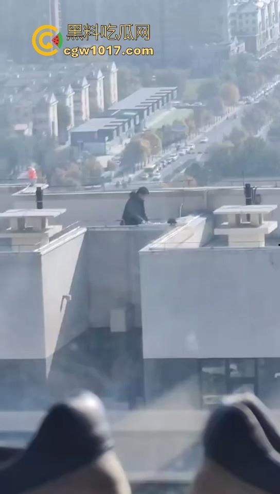 小编精选户外野战做爱视频,各种场景各种大胆做爱露出,无视众人猛插骚逼,只友你想不到的没有他们不敢操的!-3