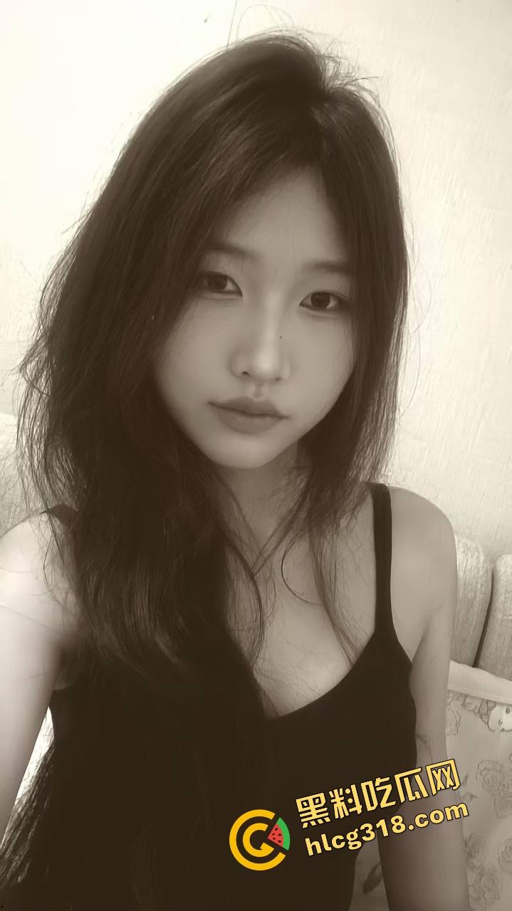 女友被操完回来复盘细节，当着闺蜜面喊爽，回来还细细讲给男友听，绿帽男听完差点哭着射了-2