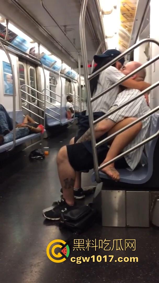 小编精选户外野战做爱视频,各种场景各种大胆做爱露出,无视众人猛插骚逼,只友你想不到的没有他们不敢操的!-8