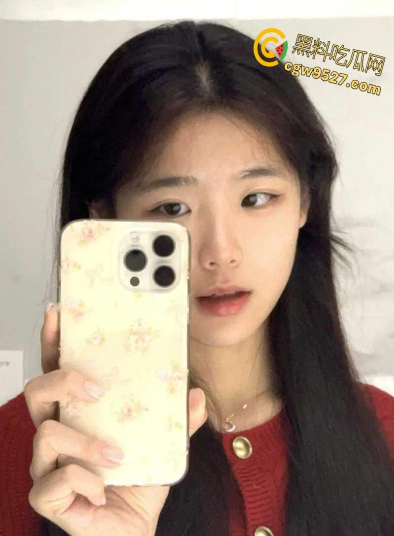 四川极品嫩妹【邵怡芬】,被男友车震调教,性感小嘴跳跳糖口交,沙漠风暴快感,还对着镜头比剪刀手!-4