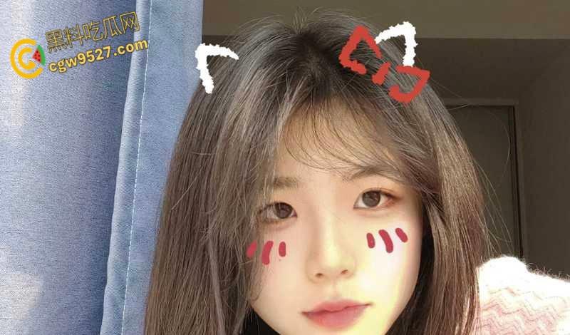 四川极品嫩妹【邵怡芬】,被男友车震调教,性感小嘴跳跳糖口交,沙漠风暴快感,还对着镜头比剪刀手!-5