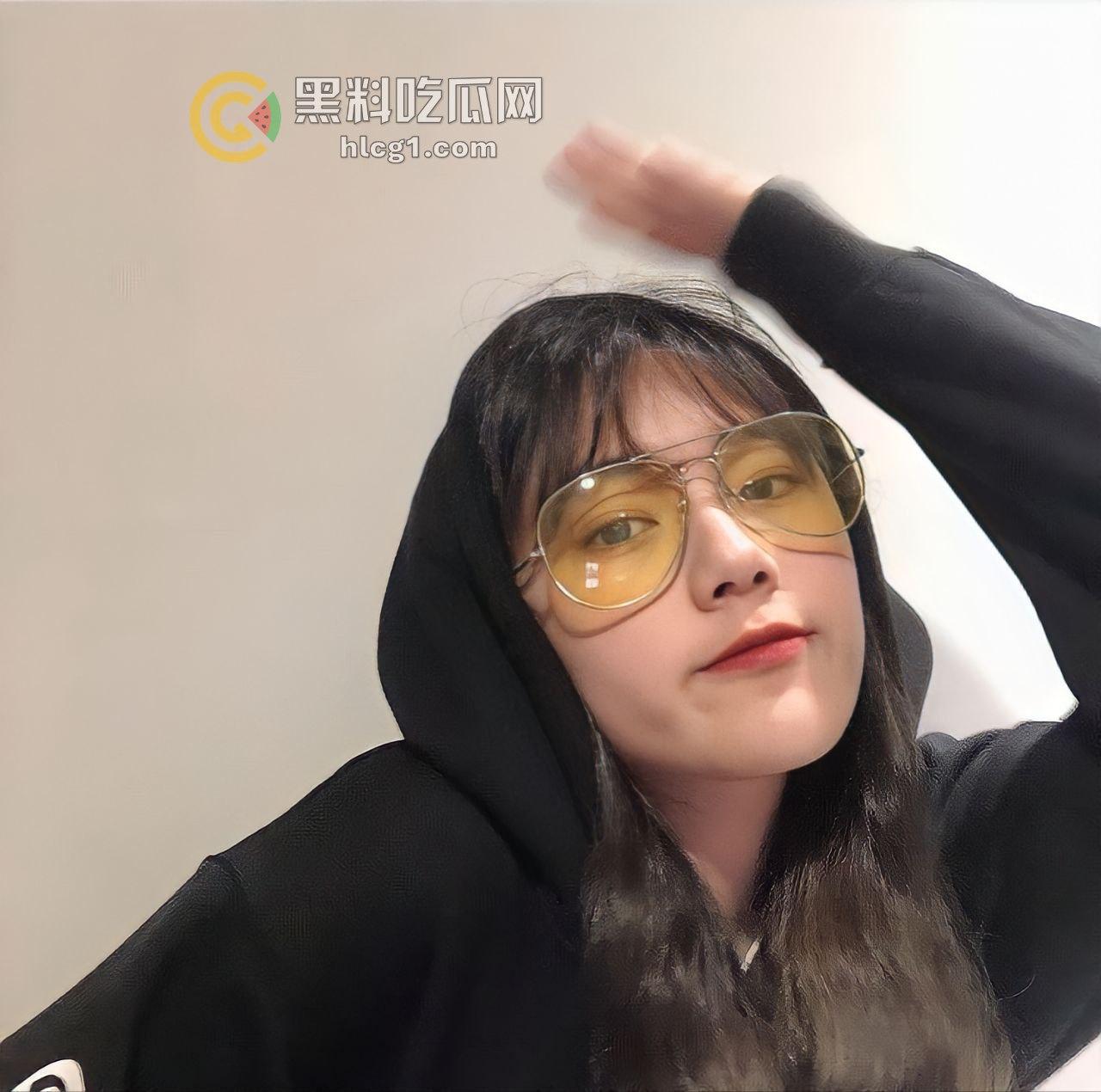 台湾高颜值嫩妹冷漠外表下隐藏的狂野秘密,竟然是个活色生香的婊子-2