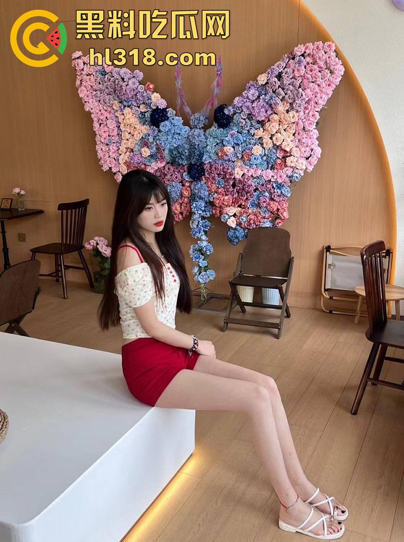 青岛反差母狗【刘子萱】,175cm的极品炮架子,逆天大长腿极致性感,小骚逼被男友操黑后还被曝光-1