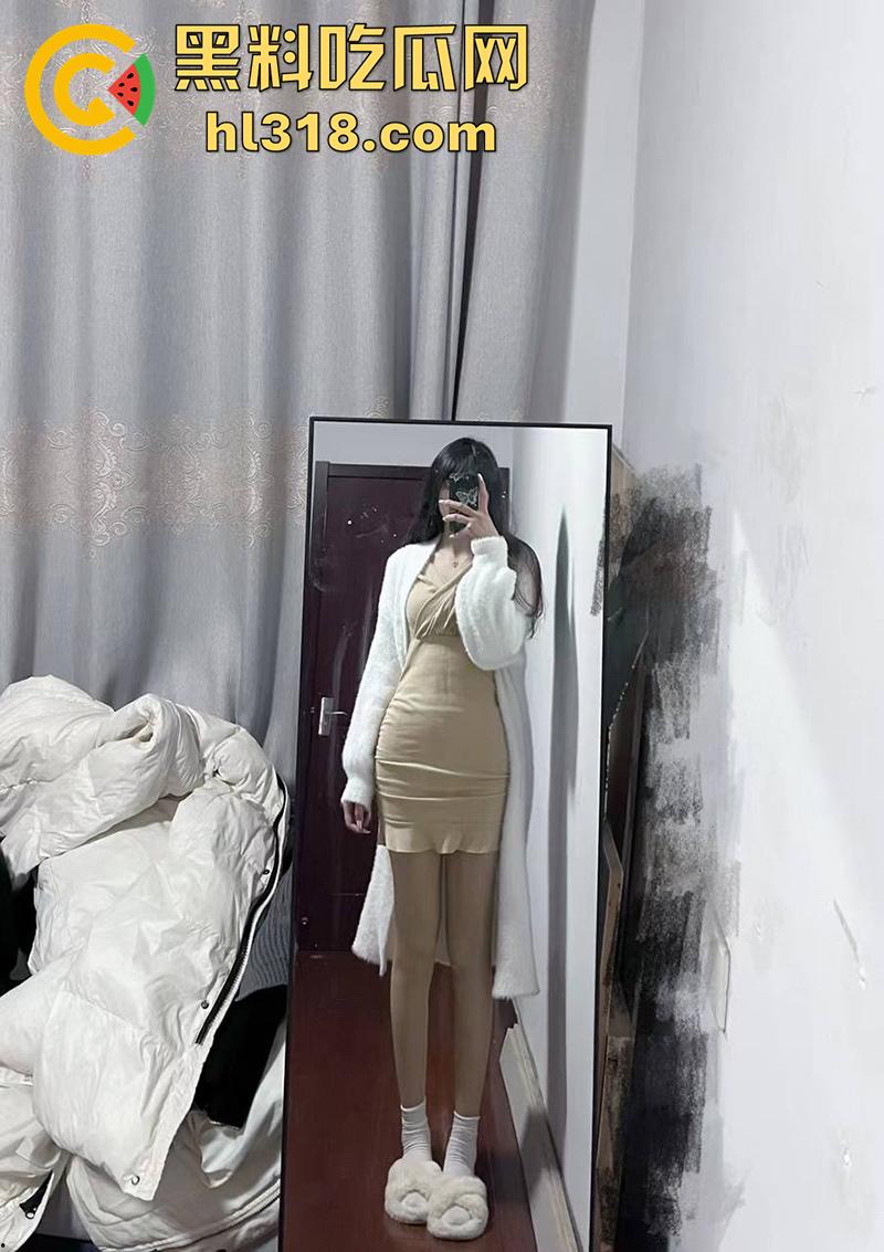 青岛反差母狗【刘子萱】,175cm的极品炮架子,逆天大长腿极致性感,小骚逼被男友操黑后还被曝光-5