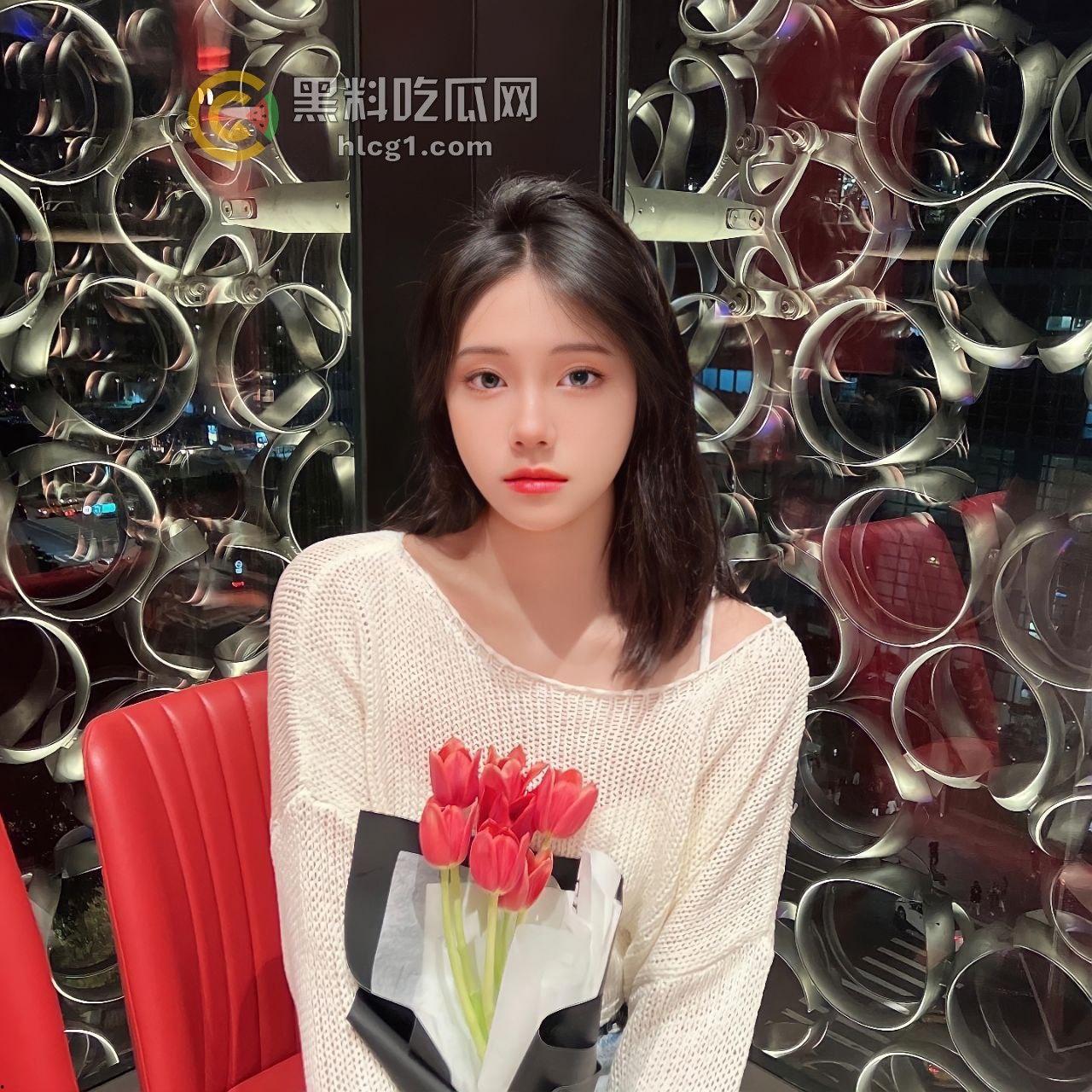 台湾高颜值嫩妹冷漠外表下隐藏的狂野秘密,竟然是个活色生香的婊子-14