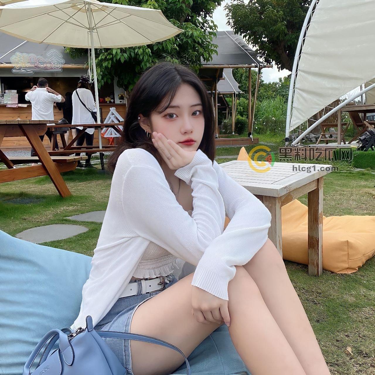 台湾高颜值嫩妹冷漠外表下隐藏的狂野秘密,竟然是个活色生香的婊子-17