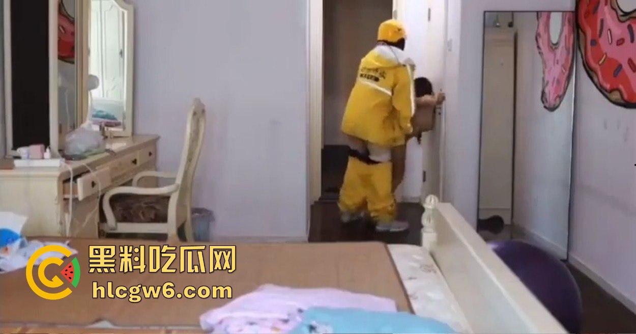 美团宣传片送炮小哥出新高度,剧情堪比三级片,男主日完逼拔屌无情跑得比外卖还快,裤子穿好全程不带犹豫!-1