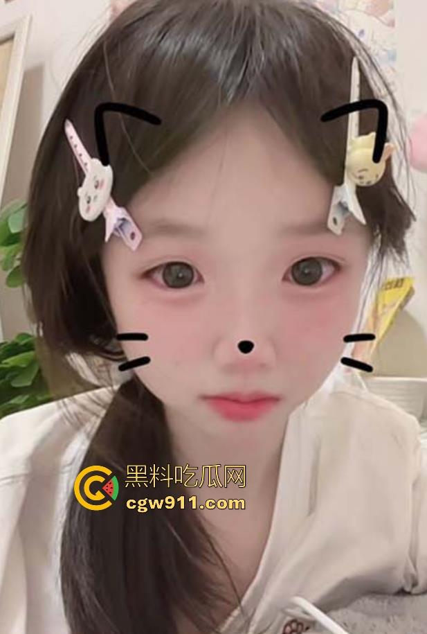 抖音可爱清纯网红【她那颗泪痣】约炮金主不雅视频流出,平日任凭金主调教各种私拍,极其反差淫荡!-4