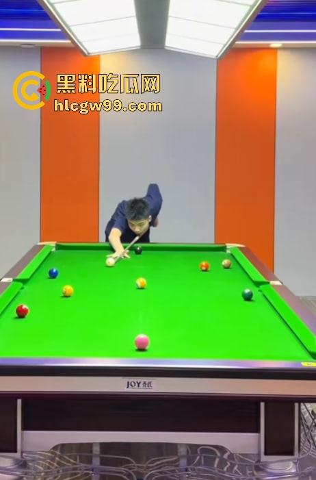 10后台球天才【夏浩然】跟大奶女裁判【然然】房间打台球,场上挥杆不忘场下大力高杆吸库, 一夜激战录音曝光!-15