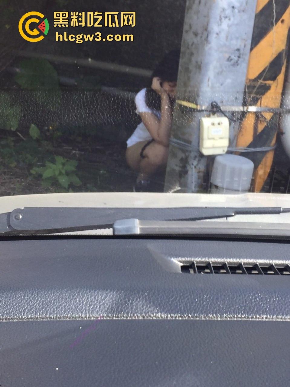 云盘泄密清纯女友性爱日常曝光 外表无害内心骚到飞起,下面插一根嘴里还塞一根!-11