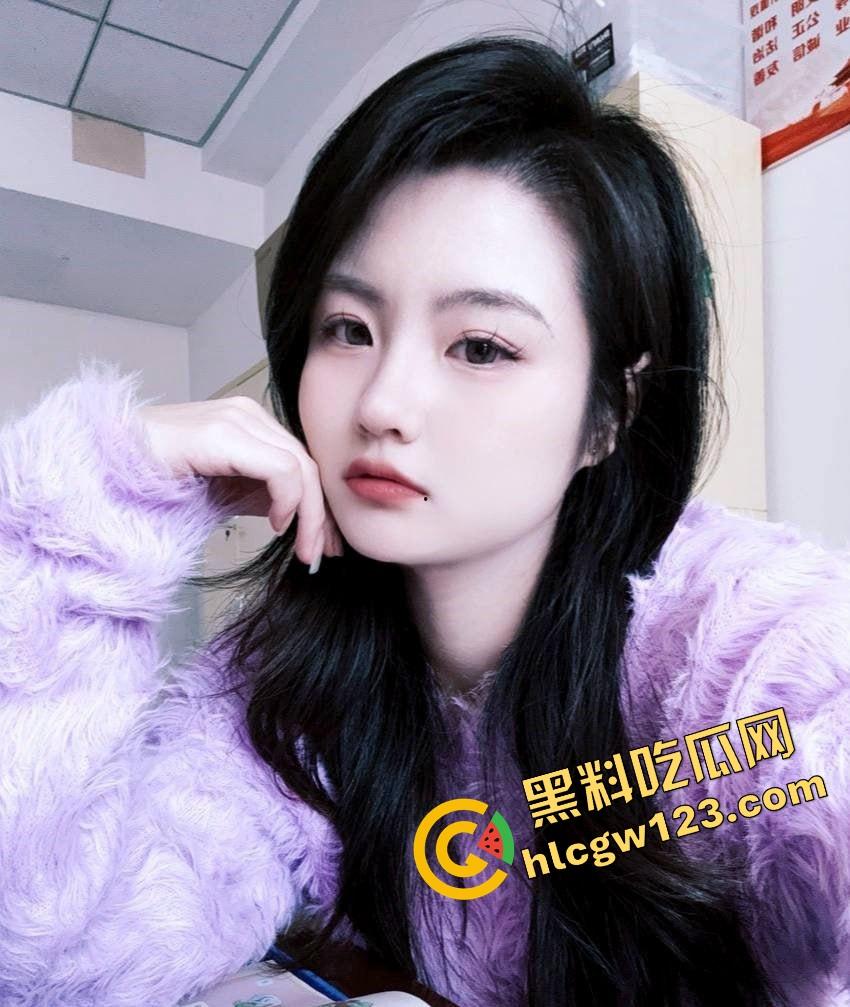 青岛极品幼师露脸抠逼泄露,讲完童话回家自慰表情媚到不行,骚到像开了九次房后再爱一次的脸!-7