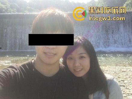 云盘泄密清纯女友性爱日常曝光 外表无害内心骚到飞起,下面插一根嘴里还塞一根!-13