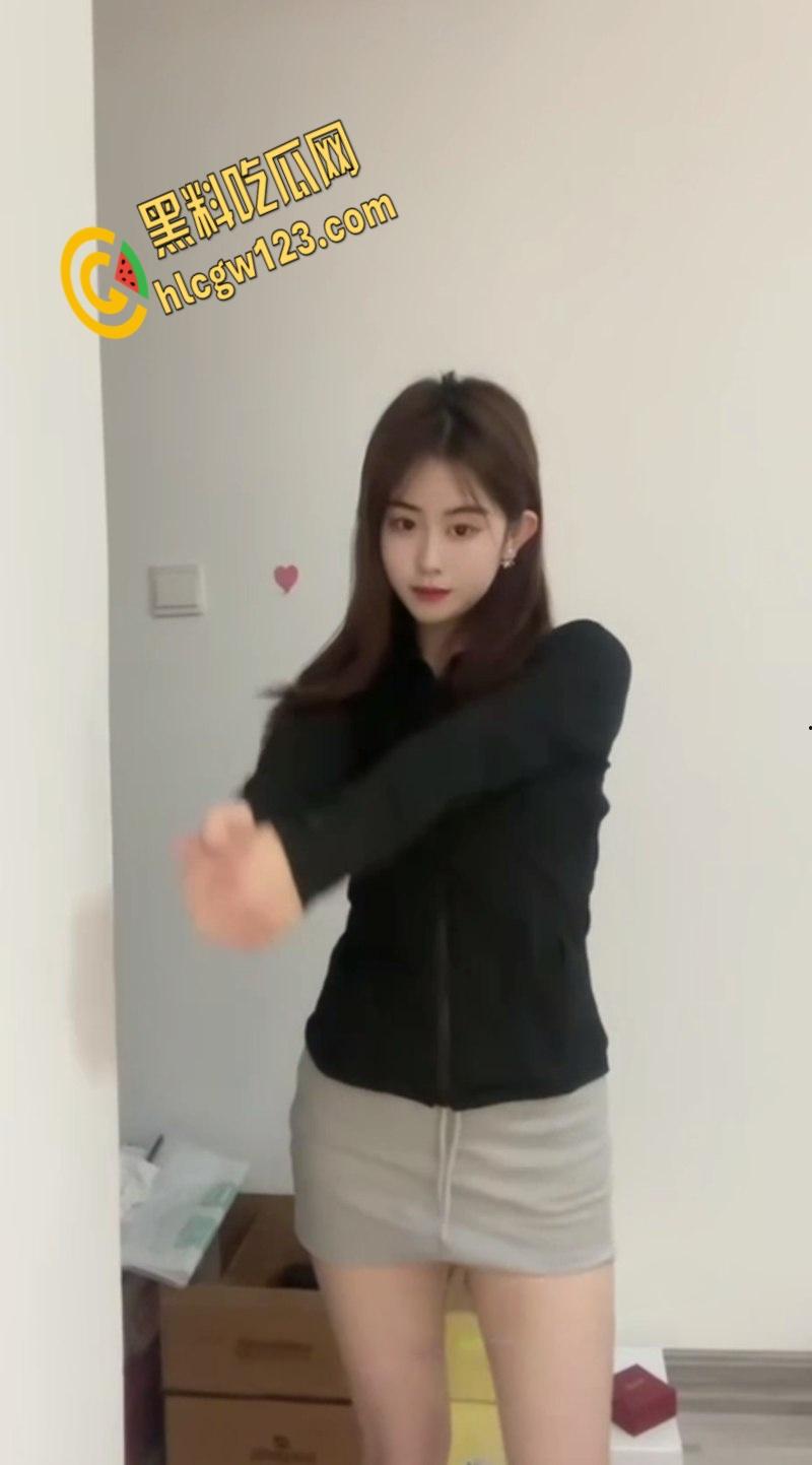 山西高平县美女主播【牛梓琪】,被金主高价拿下露脸口交,主动骑乘这身材简直太嫩了!-5